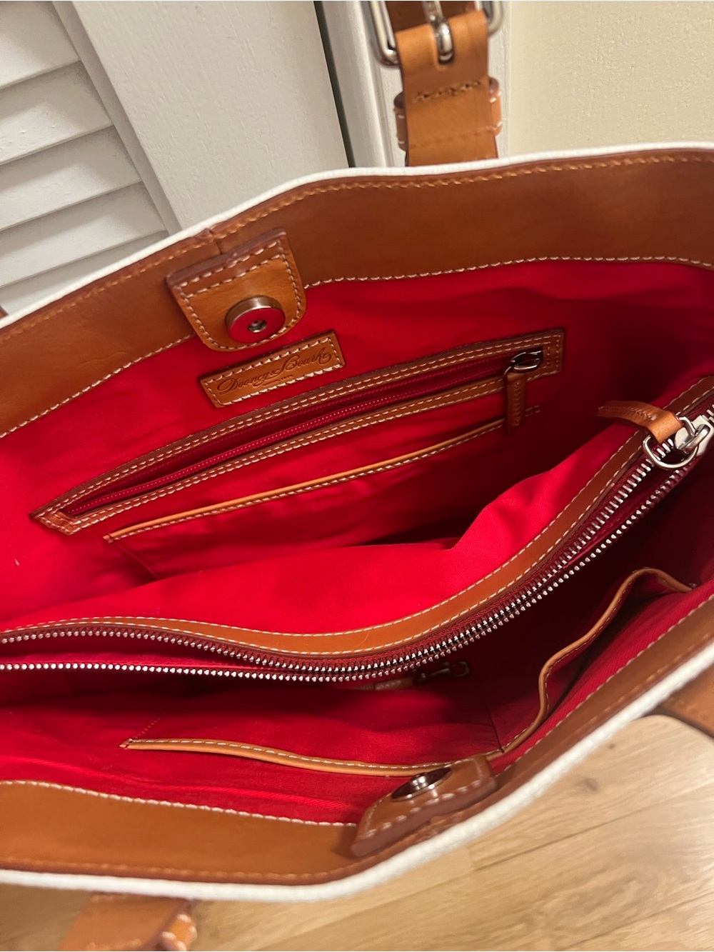 Classic Dooney & Bourke White Tote with Tan Leather Straps - Picture 3 of 8
